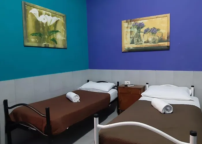Volturno House Hostal *