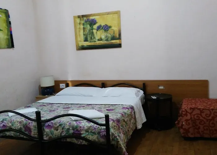 Volturno House Hostal *